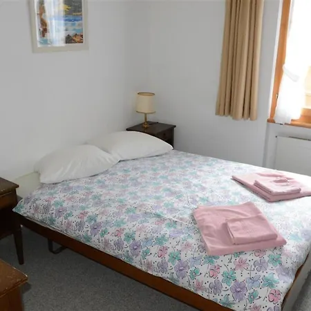Mireille Nr- 6 Appartement-fewo- Dusche Oder Bad- Wc 2-bettwohnung By Interhome *