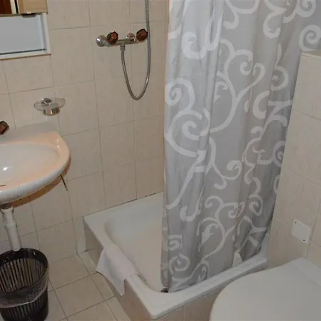 Mireille Nr- 6 Appartement-fewo- Dusche Oder Bad- Wc 2-bettwohnung By Interhome شقة